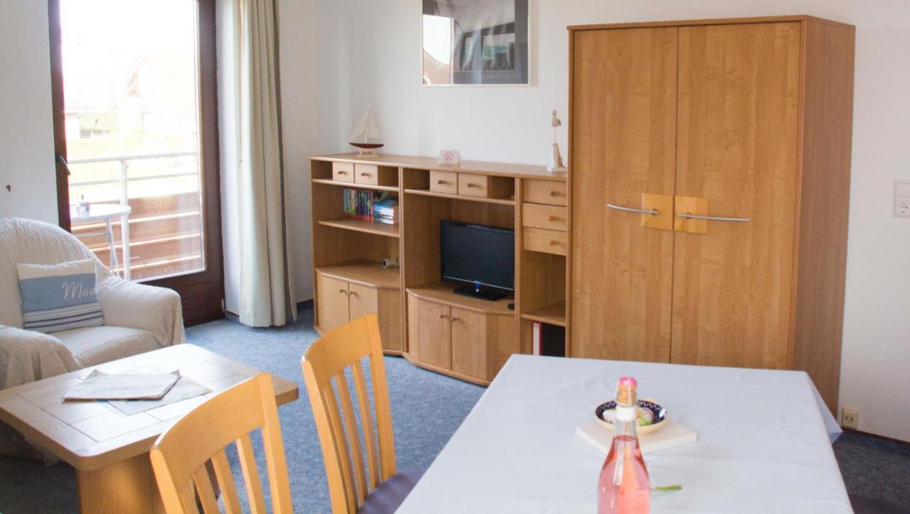 Ferienwohnungen-Neue-Tiefe-Wohnung-Kleiderbuegel Neue Tiefe Fehmarn Экстерьер фото