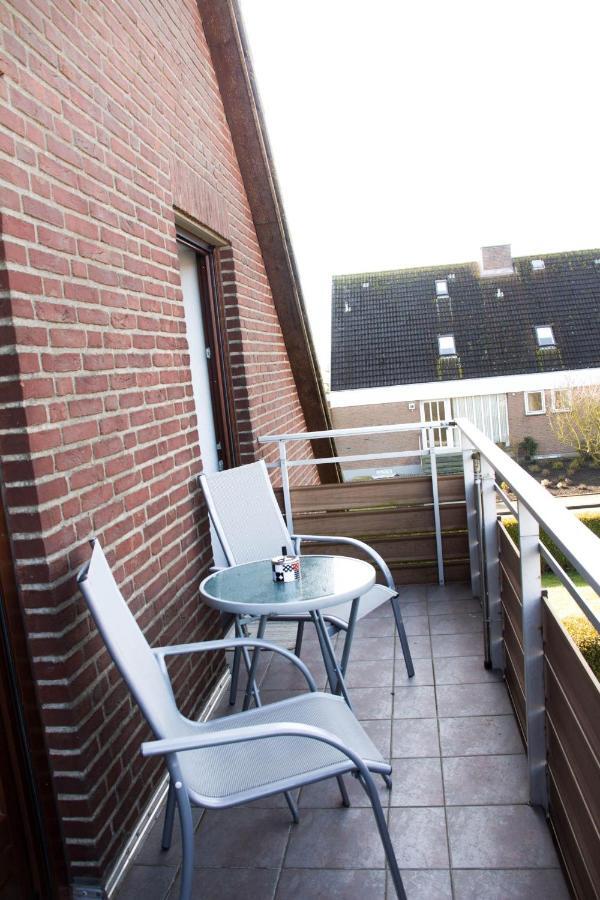 Ferienwohnungen-Neue-Tiefe-Wohnung-Kleiderbuegel Neue Tiefe Fehmarn Экстерьер фото