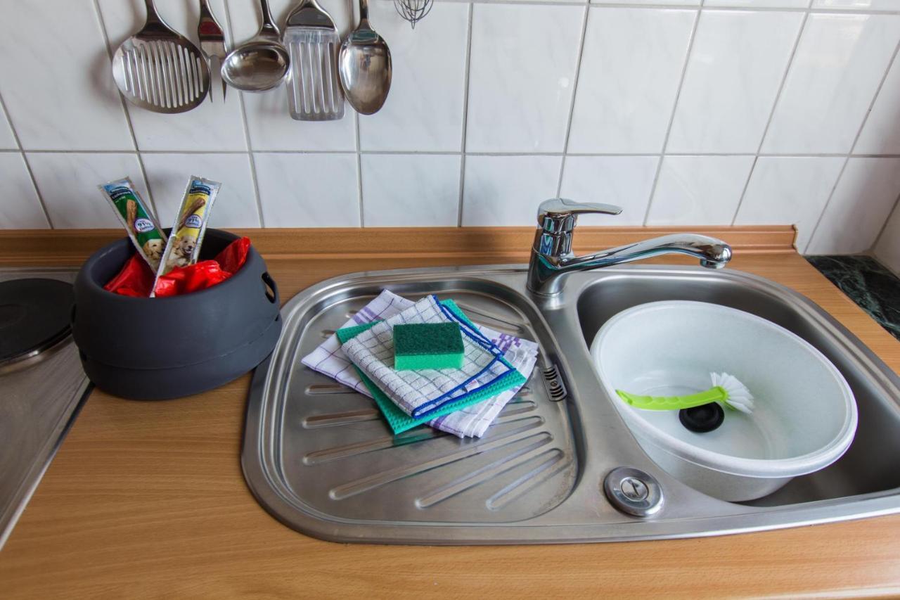 Ferienwohnungen-Neue-Tiefe-Wohnung-Kleiderbuegel Neue Tiefe Fehmarn Экстерьер фото